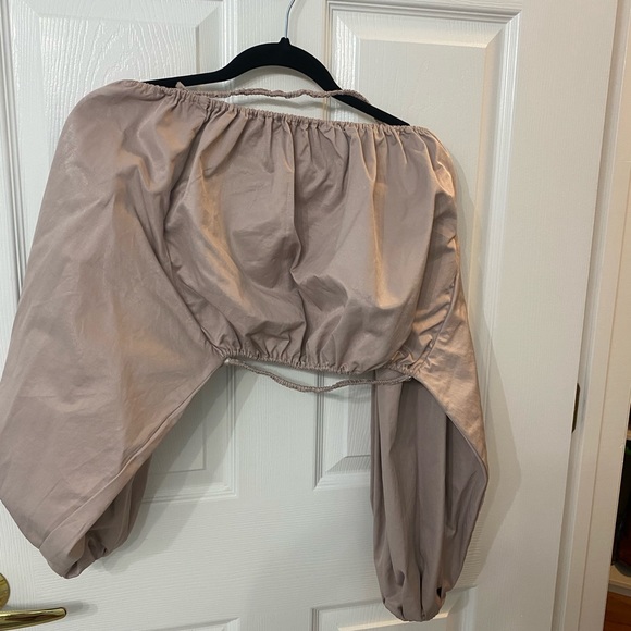 Backless Blouse - Picture 3 of 6